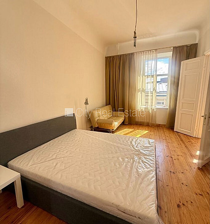 Fasādes māja, renovēta māja, slēgts pagalms, ieeja no ielas, kāpņu telpa pēc kapitālā Rīga - foto 3