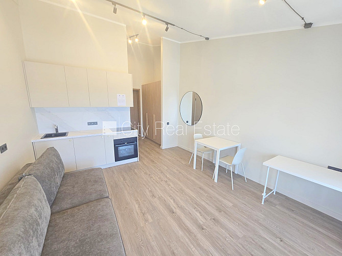 Fasādes māja, renovēta māja, ieeja no ielas, ir lifts, kāpņu telpa pēc kapitālā remonta, Rīga - foto 1