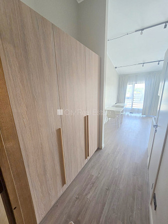 Fasādes māja, renovēta māja, ieeja no ielas, ir lifts, kāpņu telpa pēc kapitālā remonta, Rīga - foto 13