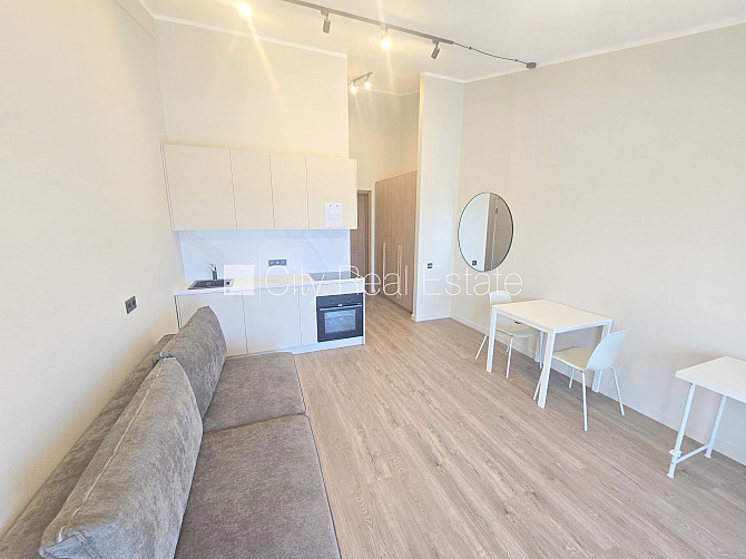 Fasādes māja, renovēta māja, ieeja no ielas, ir lifts, kāpņu telpa pēc kapitālā remonta, Rīga - foto 9