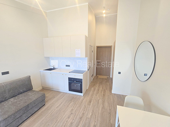 Fasādes māja, renovēta māja, ieeja no ielas, ir lifts, kāpņu telpa pēc kapitālā remonta, Rīga - foto 6