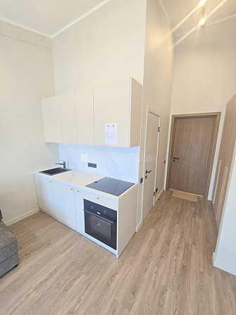 Fasādes māja, renovēta māja, ieeja no ielas, ir lifts, kāpņu telpa pēc kapitālā remonta, Rīga - foto 8