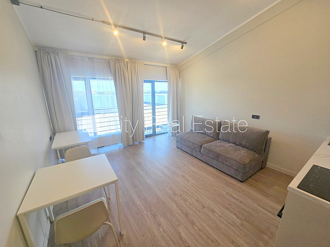 Fasādes māja, renovēta māja, ieeja no ielas, ir lifts, kāpņu telpa pēc kapitālā remonta, Rīga - foto 2