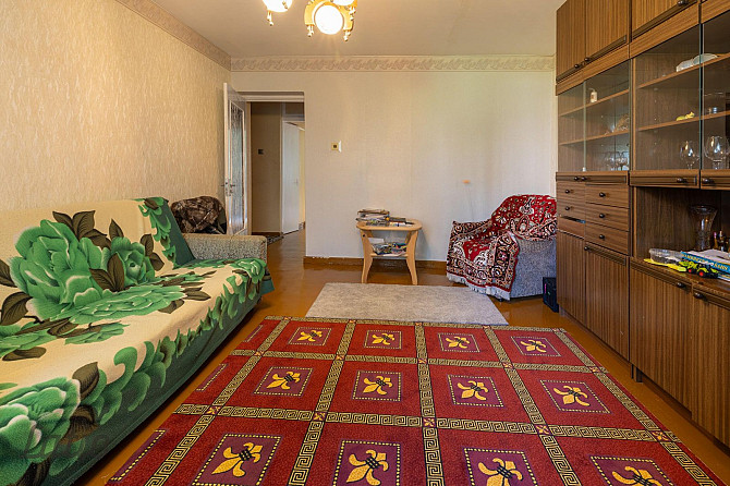 Pārdodu mājīgu divistabu dzīvokli Rēzeknē, Ziemeļu rajonā, blakus parkam, piecstāvu ēkas 2. stāvā (4 Резекне и район - изображение 2