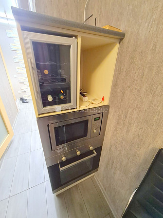 Fasādes māja, ieeja no ielas, ir lifts, kāpņu telpa pēc kosmētiskā remonta, iestiklota Rīga - foto 11