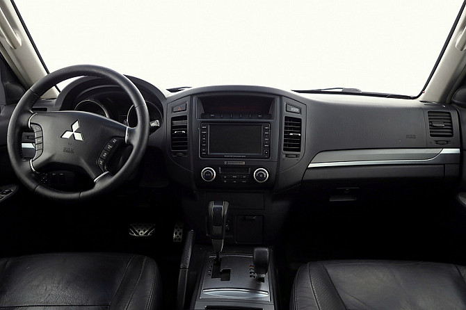 Mitsubishi Pajero Luxury ATM 3.2 DI-D 125kW Tallina - foto 5