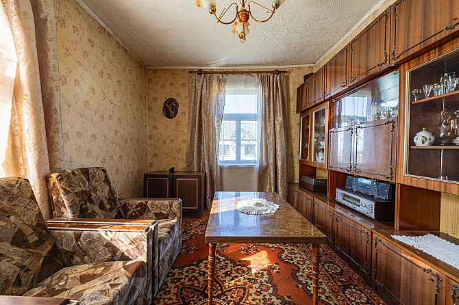 Tiek pārdota puse mājas ar kopējo platību 55 m2, metāla garāža, šķūnis (malkas novietne/pirts). Var  Рига - изображение 3
