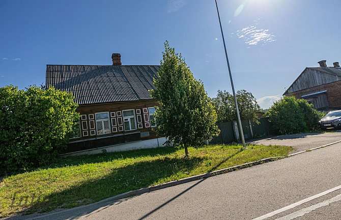 Tiek pārdota puse mājas ar kopējo platību 55 m2, metāla garāža, šķūnis (malkas novietne/pirts). Var  Рига - изображение 1