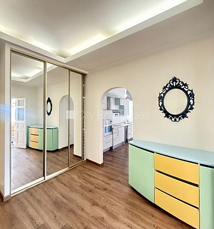Fasādes māja, renovēta māja, slēgts pagalms, ieeja no ielas, kāpņu telpa pēc kapitālā Rīga - foto 7