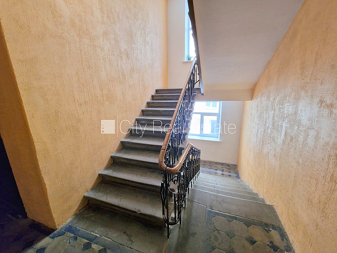 Pagalma ēka, renovēta māja, slēgts pagalms, ieeja no ielas un pagalma, kāpņu telpa pēc Rīga - foto 17