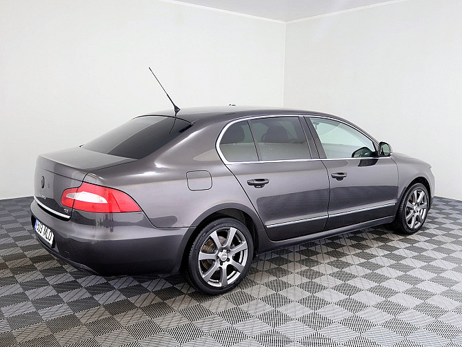 Skoda Superb Highline ATM 2.0 TDI 103kW Tallina - foto 3