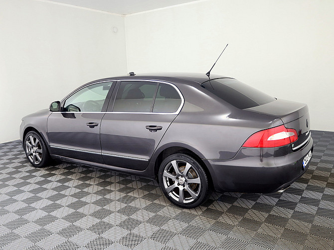 Skoda Superb Highline ATM 2.0 TDI 103kW Tallina - foto 4