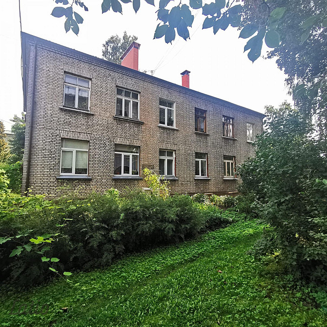 Pārdodas lielisks 3 istabu dzīvoklis ar augstiem griestiem divstāvu mājas 2. stāvā. Dzīvoklis ir tīr Рига - изображение 1