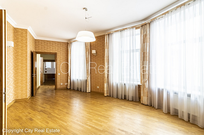 Fasādes māja, renovēta māja, labiekārtota apzaļumota teritorija, slēgta teritorija, ieeja no Rīga - foto 1