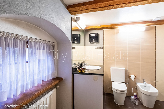 Fasādes māja, renovēta māja, ieeja no ielas, kāpņu telpa pēc kapitālā remonta, logi Rīga - foto 13