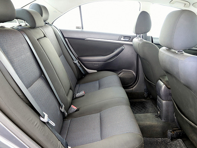 Toyota Avensis Linea Sol Facelift 2.0 108kW Tallina - foto 7