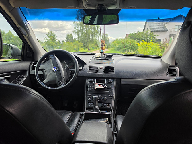 Pārdodu volvo xc90 Tehniskā apskate beigsies 07.09.2026 Tika nomainita nesen siksnas un eļļa.... Jelgava - foto 3