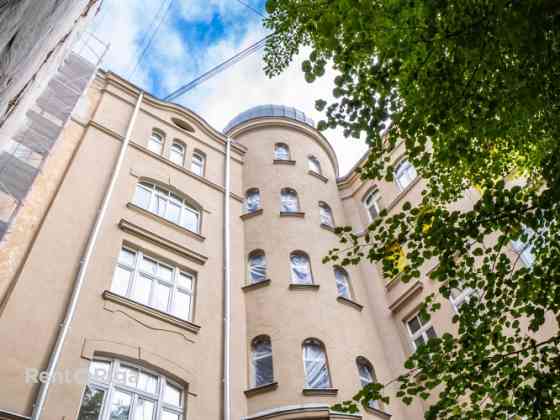 Продаётся новая меблированная квартира в полностью отреставрированном Rīga