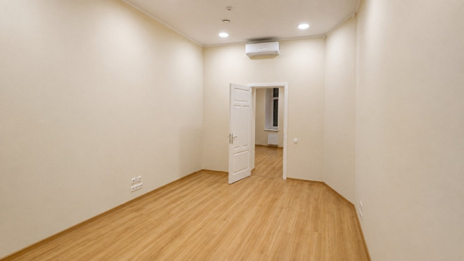 Iznomā daudzfunkcionālas komerctelpas Rīgas centrā  86,4 m  Piedāvājam nomai plašas un Rīga - foto 4