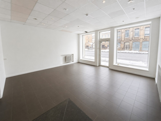 Iznomā daudzfunkcionālas komerctelpas Rīgas centrā  94,7 m.  Piedāvājam nomai plašas un Rīga - foto 3