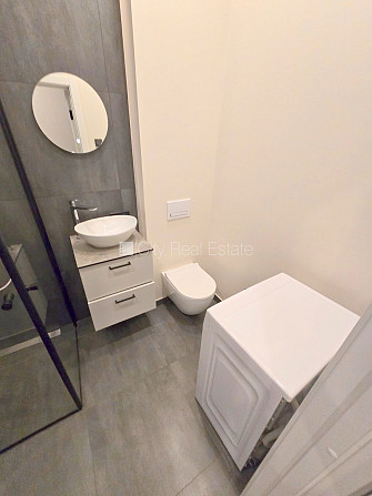 Fasādes māja, renovēta māja, slēgta teritorija, ieeja no ielas, kāpņu telpa pēc kapitālā Rīga - foto 19