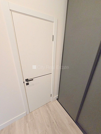 Fasādes māja, renovēta māja, slēgta teritorija, ieeja no ielas, kāpņu telpa pēc kapitālā Rīga - foto 16