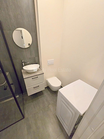 Fasādes māja, renovēta māja, slēgta teritorija, ieeja no ielas, kāpņu telpa pēc kapitālā Rīga - foto 18
