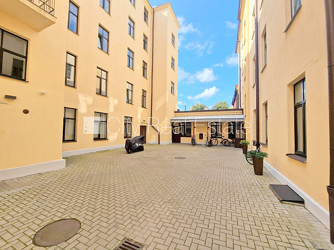 Pagalma ēka, renovēta māja, slēgts pagalms, ieeja no ielas un pagalma, kāpņu telpa pēc Rīga - foto 17