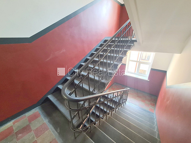 Pagalma ēka, renovēta māja, slēgts pagalms, ieeja no ielas un pagalma, kāpņu telpa pēc Rīga - foto 16