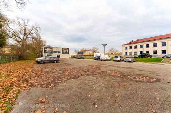 Biroja telpa tuvējā Pārdaugavā.  + renovēta ēka;  + viena telpa;  + tualete gaitenī; + koplietošanas Rīga