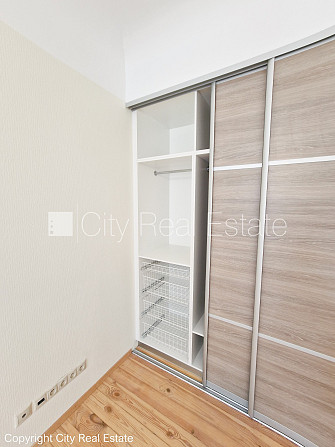 Pagalma māja, kāpņu telpa pēc kosmētiskā remonta, viena istaba izolēta, koka dēļu grīdas Rīga - foto 10