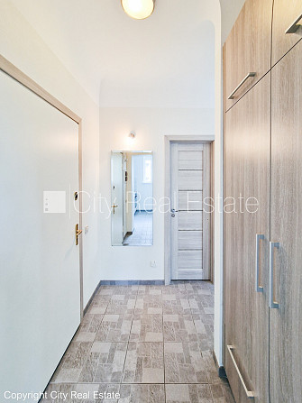 Pagalma māja, kāpņu telpa pēc kosmētiskā remonta, viena istaba izolēta, koka dēļu grīdas Rīga - foto 15