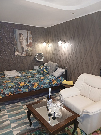 Ieeja no ielas, logi vērsti uz pagalma pusi, centrālā apkure, jauna santehnika, sanitārais Rīga - foto 1