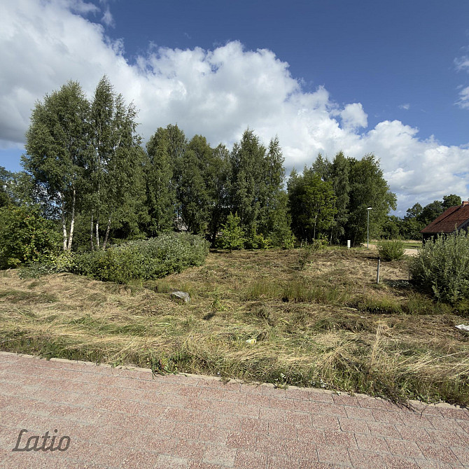 Pārdod zemes gabalu ar kopējo platību 1404 m mājīgajā un kultūrvēsturiski bagātajā Kuldīga un novads - foto 1