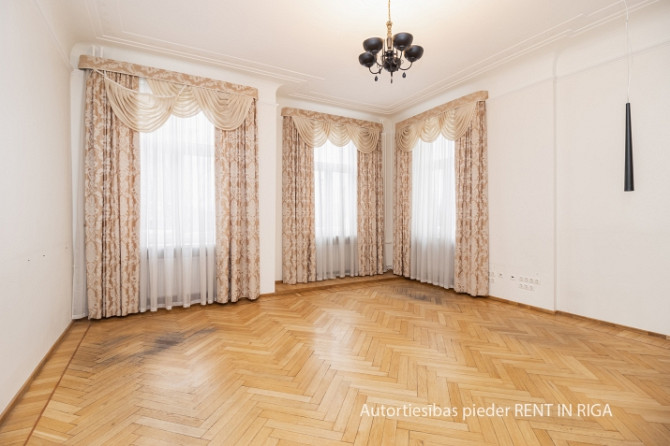 Ekskluzīvas un reprezentablas biroja telpas ar unikālu atrašanās vietu  Elizabetes un Rīga - foto 6