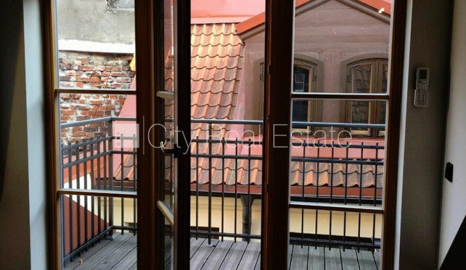 Fasādes māja, renovēta māja, terase, logi vērsti uz pagalma pusi, istabas izolētas 2 gab., Rīga - foto 15