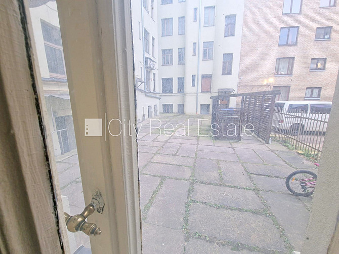 Zeme īpašumā, fasādes māja, slēgts pagalms, ieeja no ielas un pagalma, beletāža, kāpņu Rīga - foto 5