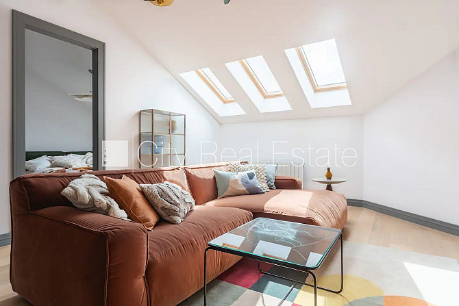 Renovēta māja, luksuss apartamenti  82 m2, ir lifts, kāpņu telpa pēc kapitālā remonta, logi Rīga - foto 8