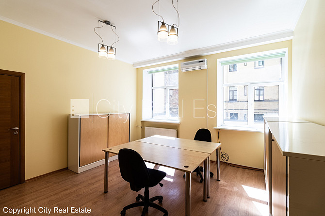 Fasādes māja, istabas izolētas 4 gab., virtuve, centrālā apkure, plastikāta stikla pakešu Rīga - foto 1