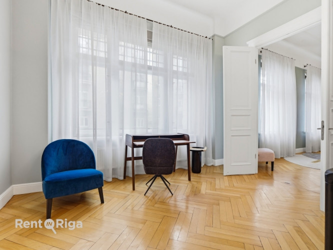 Izīrē unikālu 300 m divstāvu premium klases rezidenci prestižā, pilnībā renovētā Rīgas Rīga - foto 3
