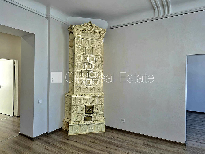 Fasādes māja, kāpņu telpa pēc kosmētiskā remonta, logi vērsti mājas abās pusēs, istabas Rīga - foto 4