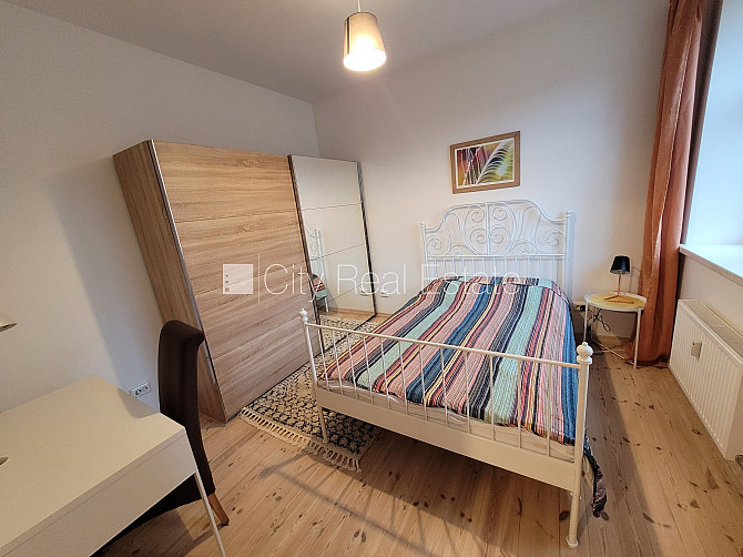 Fasādes māja, renovēta māja, slēgts pagalms, iežogota teritorija ar metāla sētu, iespēja Rīga - foto 9