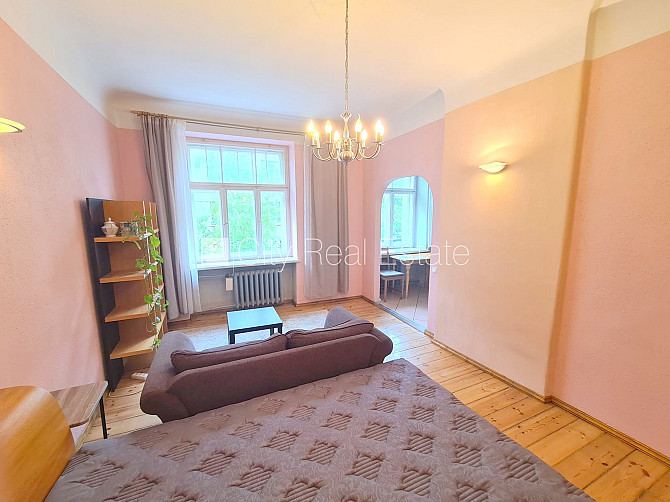 Fasādes māja, ieeja no ielas, logi vērsti uz ielas pusi, studio tipa, virtuve apvienota ar Rīga - foto 3