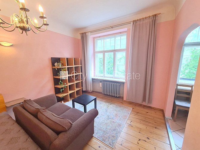 Fasādes māja, ieeja no ielas, logi vērsti uz ielas pusi, studio tipa, virtuve apvienota ar Rīga - foto 7
