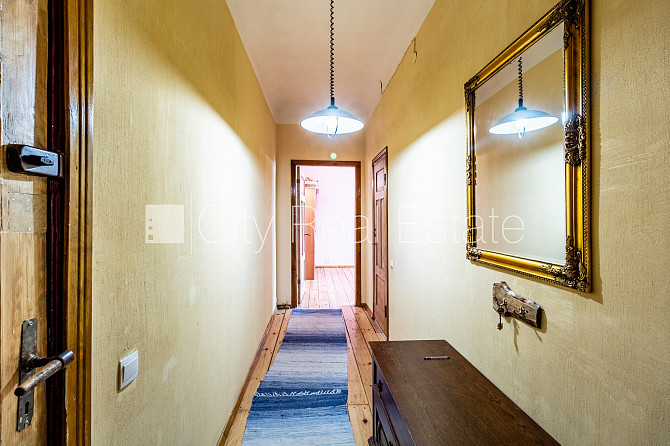 Fasādes māja, ieeja no ielas, logi vērsti uz ielas pusi, studio tipa, virtuve apvienota ar Rīga - foto 19