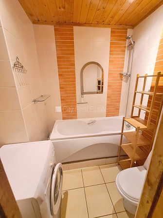 Fasādes māja, ieeja no ielas, logi vērsti uz ielas pusi, studio tipa, virtuve apvienota ar Rīga - foto 18