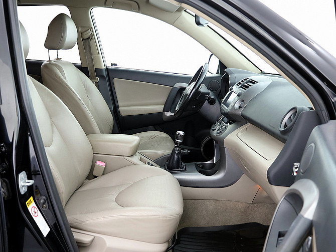 Toyota RAV4 Luxury 4x4 2.2 D-4D 130kW Tallina - foto 6