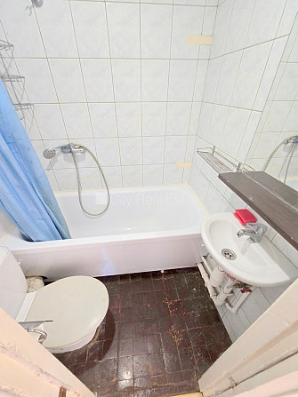 Fasādes māja, renovēta māja, ieeja no ielas, kāpņu telpa pēc kosmētiskā remonta, logi Rīga - foto 20