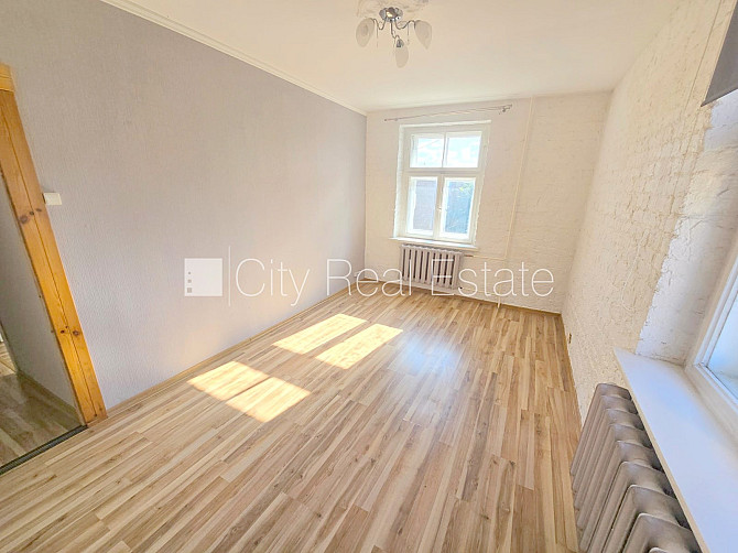 Fasādes māja, renovēta māja, ieeja no ielas, kāpņu telpa pēc kosmētiskā remonta, logi Rīga - foto 5