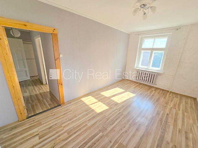 Fasādes māja, renovēta māja, ieeja no ielas, kāpņu telpa pēc kosmētiskā remonta, logi Rīga - foto 4